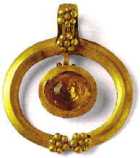 Gold crescent pendant from the Roman period