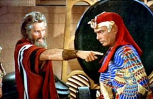 Moses speaks to Pharaoh, scene from the movie 'The Ten Commandments'