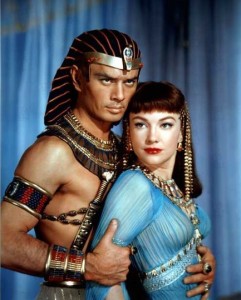 Yul Brynner and Anne Baxter in 'The Ten Commandments'